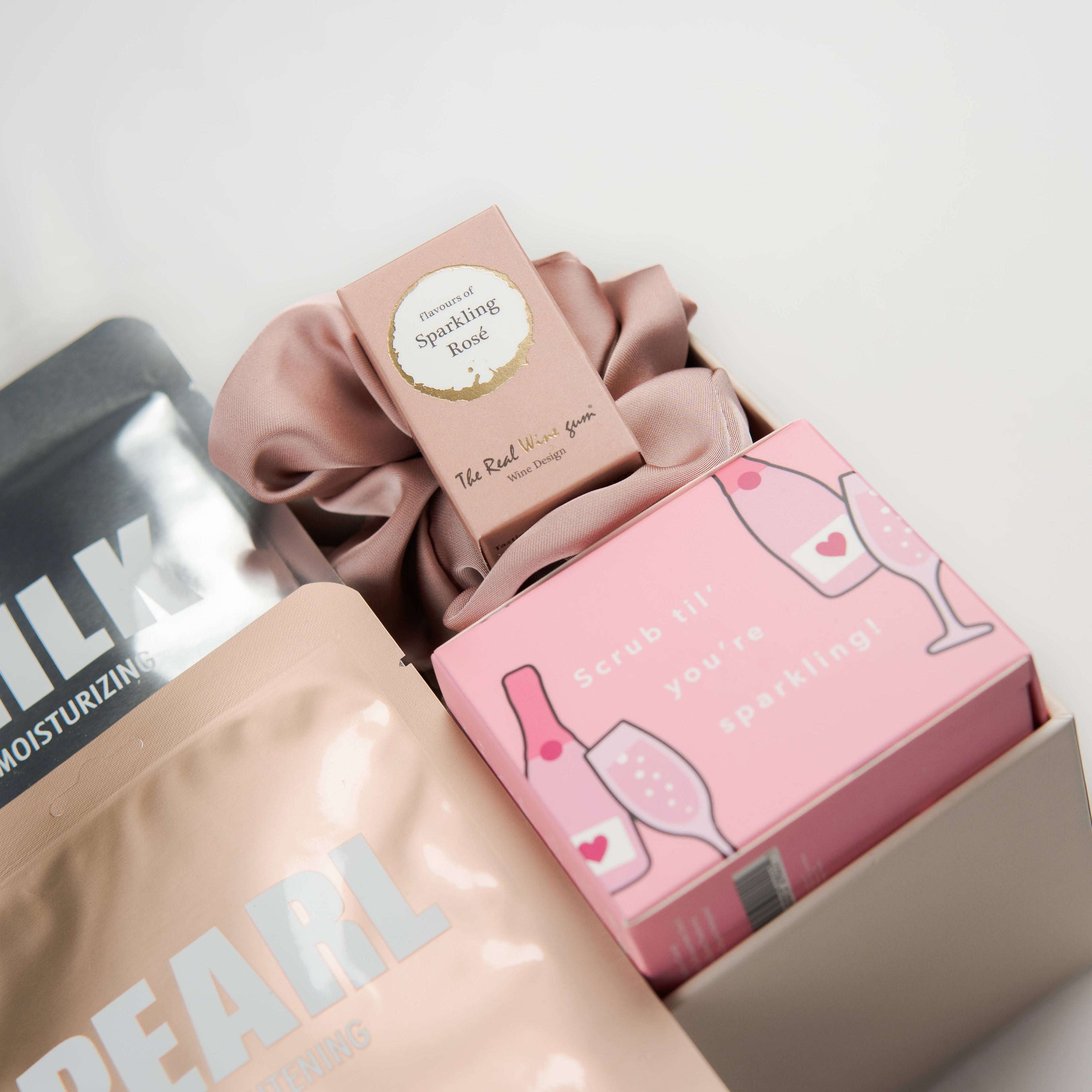 To My Bridesmaid: a koszorúslány felkérő doboz, amire a válasz nem is kérdés